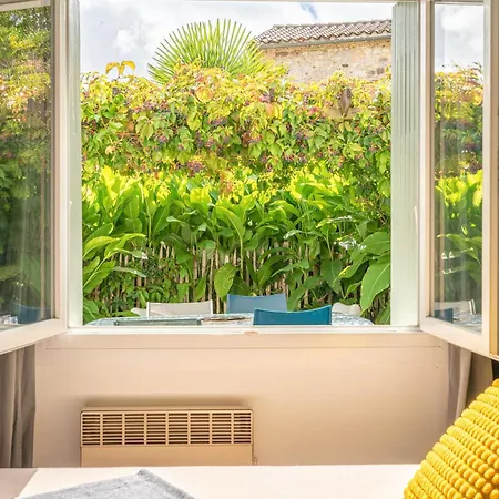 Du Porche بيت للعطل